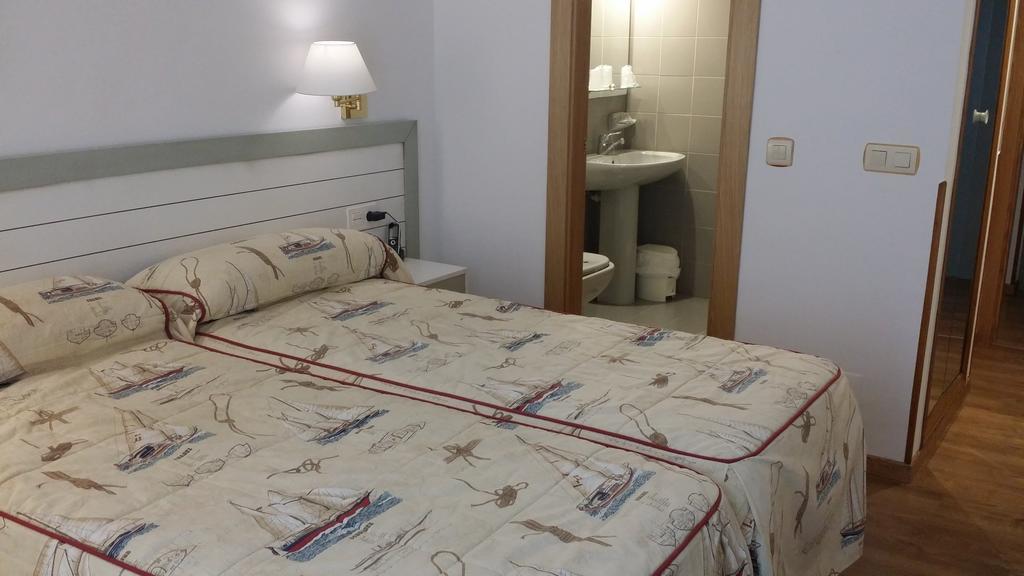 Isabel - Suarez Inclan 38 Hotel Кудилеро Стая снимка