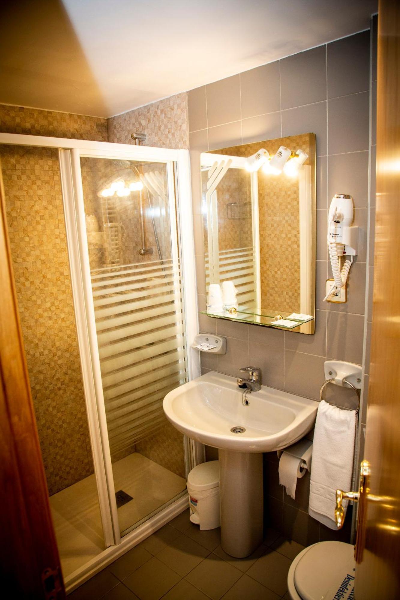Isabel - Suarez Inclan 38 Hotel Кудилеро Стая снимка